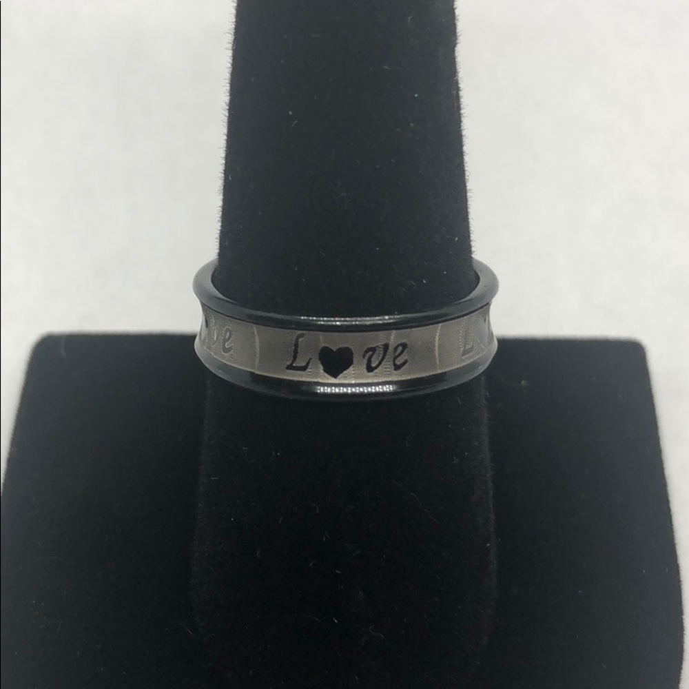 Men’s ring.